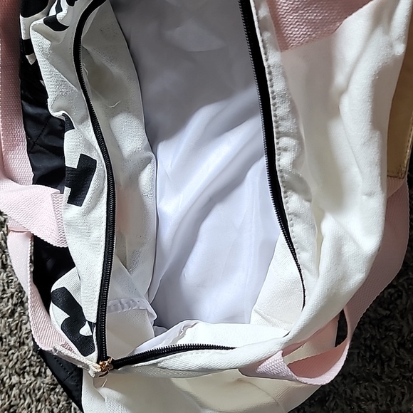 Benefit Cosmetics Duffle Bag EUC - Picture 6 of 7